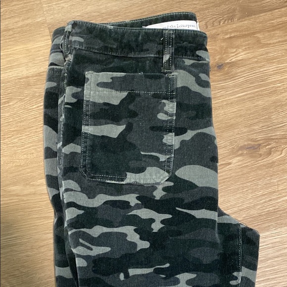 Anthropologie camo corduroy skinny pants - size 30 - Picture 3 of 3